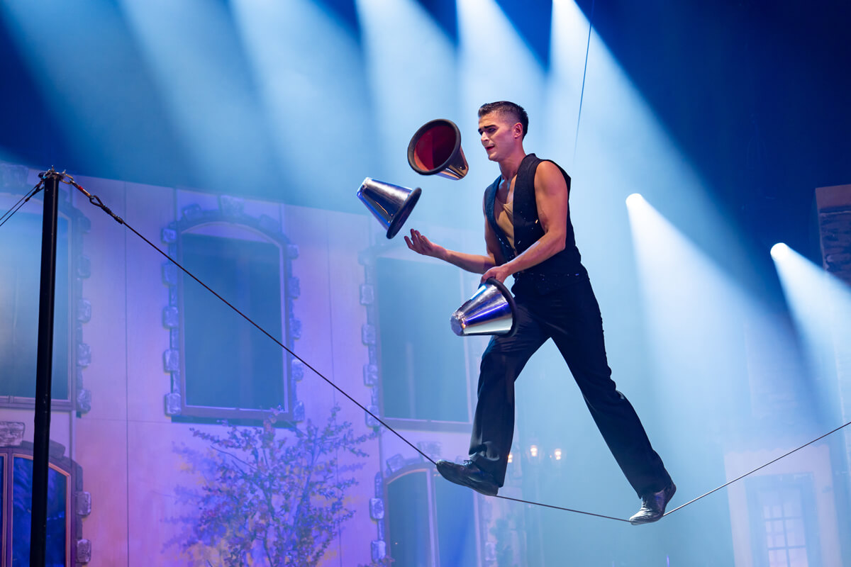 APOLLO Meet The Street 040